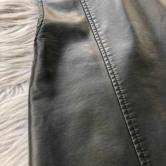 🚨 UO Silence + Noise Vegan Leather Moto Vest - Picture 10 of 10